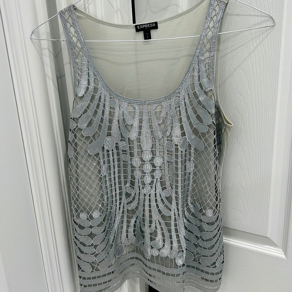 Elegant top, great for hot days.